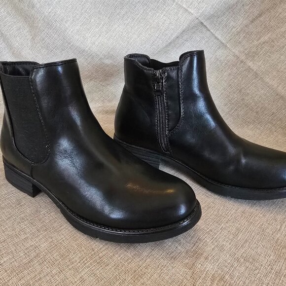 Women's Chelsea Black Boots, Size 8.5 - Picture 1 of 5